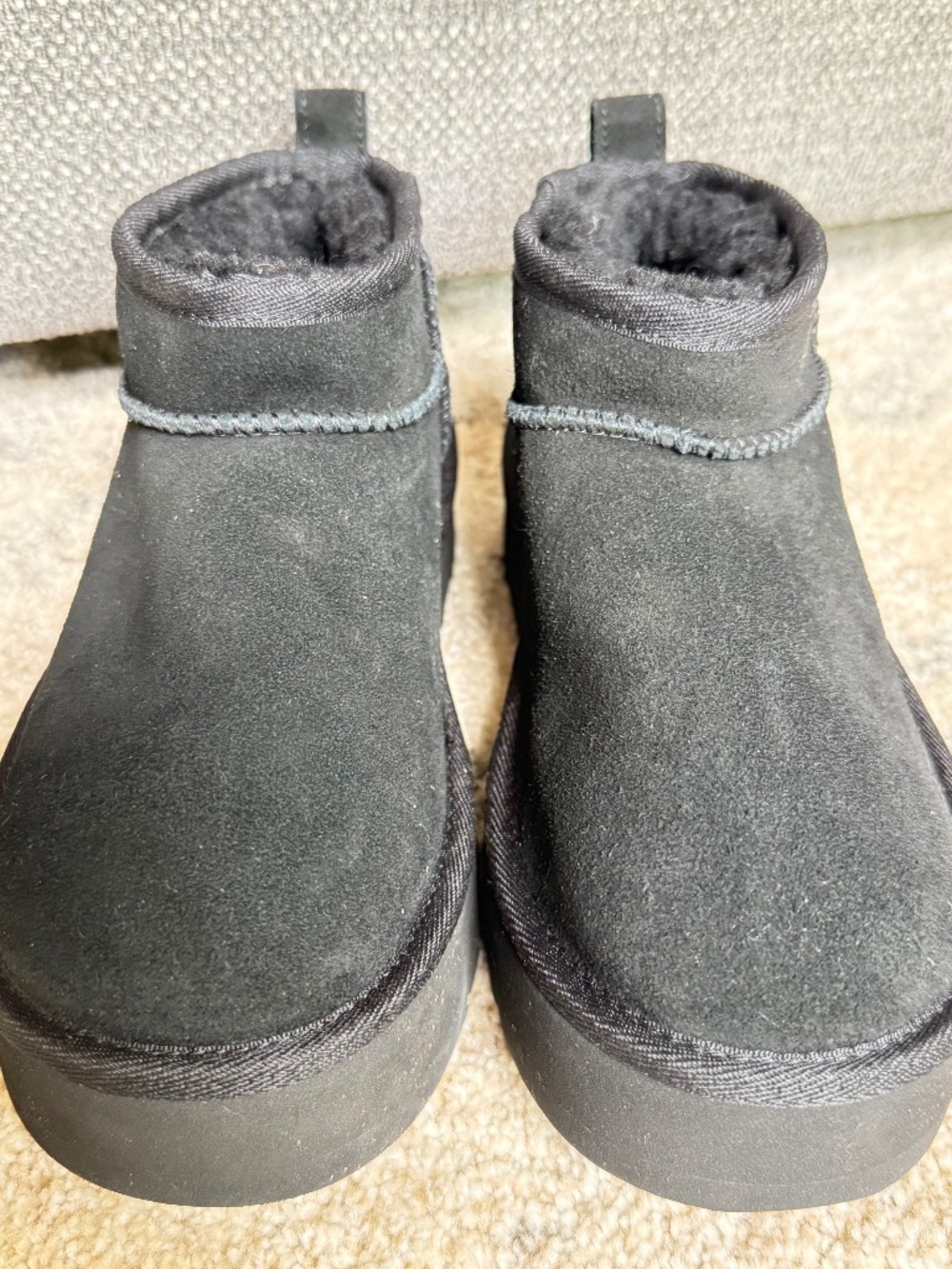 New UGG Classic Ultra Mini Platform Boot Kids Size 3 Black